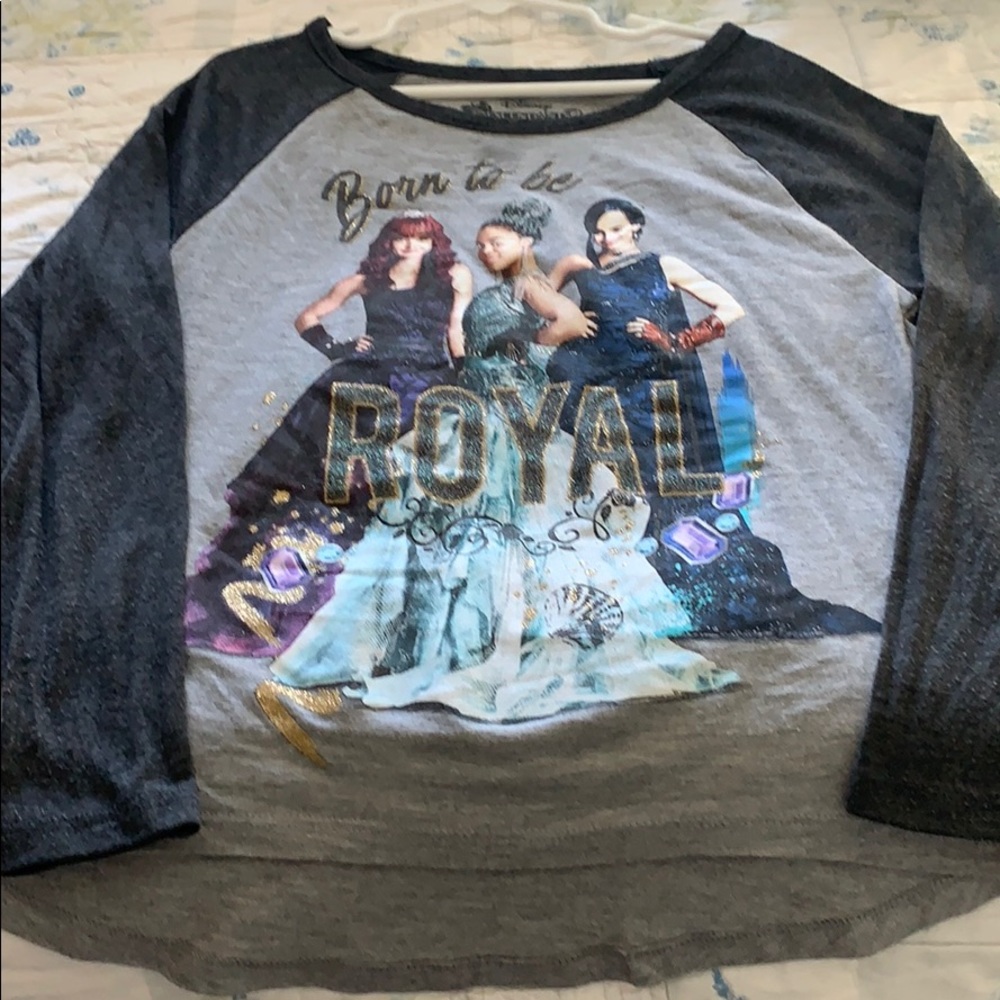 Descendants size medium long sleeve tee